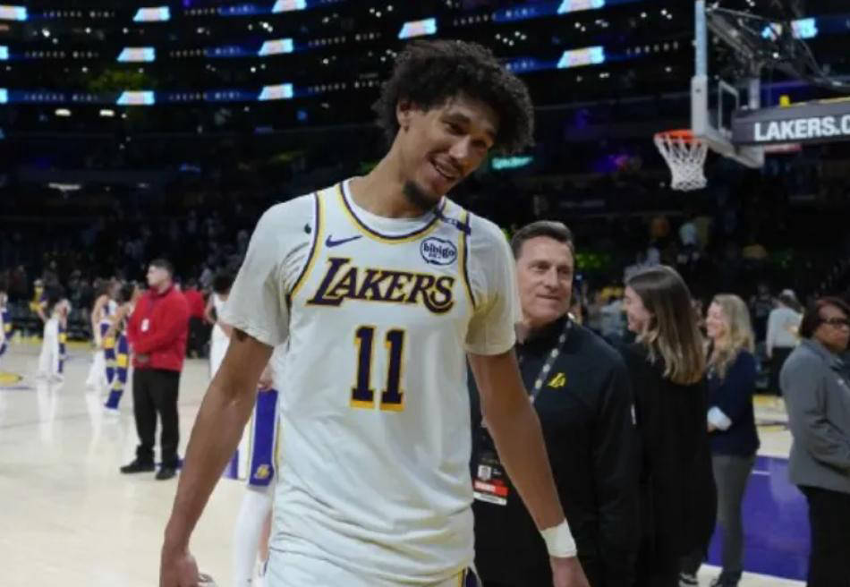包含正式签约加盟湖人！NBA第三位拥有交易否决权的人诞生的词条